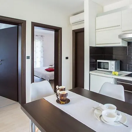 Milena 1 Apartment *